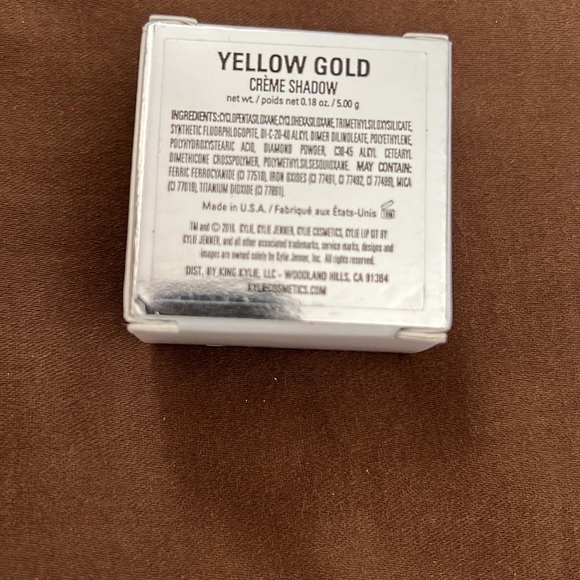 Kylie cosmetics holiday edition yellow gold eyeshadow - Picture 3 of 7